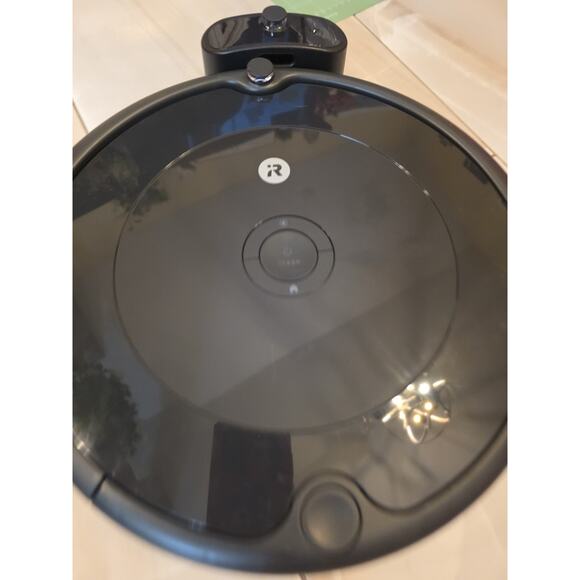 iRobot Roomba 694 Robot Vacuum - R694020 - Black - Picture 5 of 16